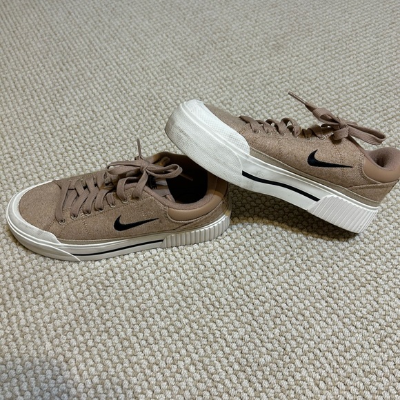 Women’s Nike Legacy Tan Sneakers with Black Swoosh size 7 - Picture 3 of 4